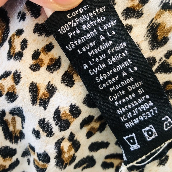 Pullover Medium SANCTUARY Leopard Animal Print Blouse Short Sleeves V Neck - Picture 9 of 9